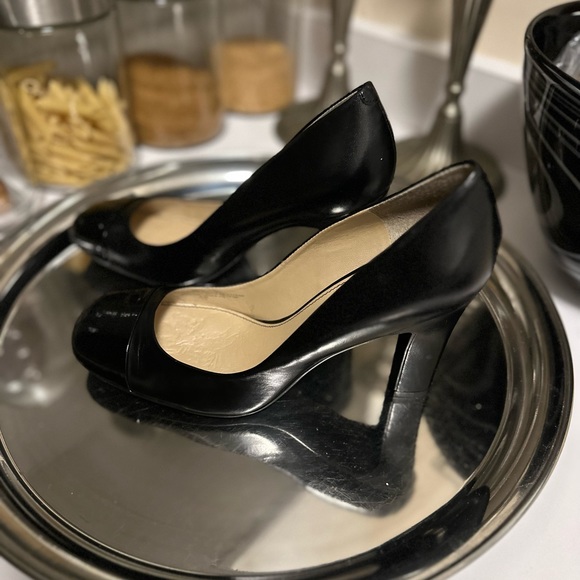 [♦️🧾SOLD] Marc Fisher Classic Black Heels - Picture 2 of 4